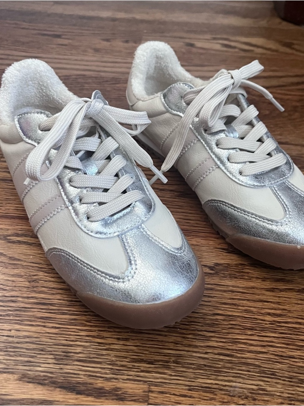 Dolce Vita (7.5) Metallic Sneakers